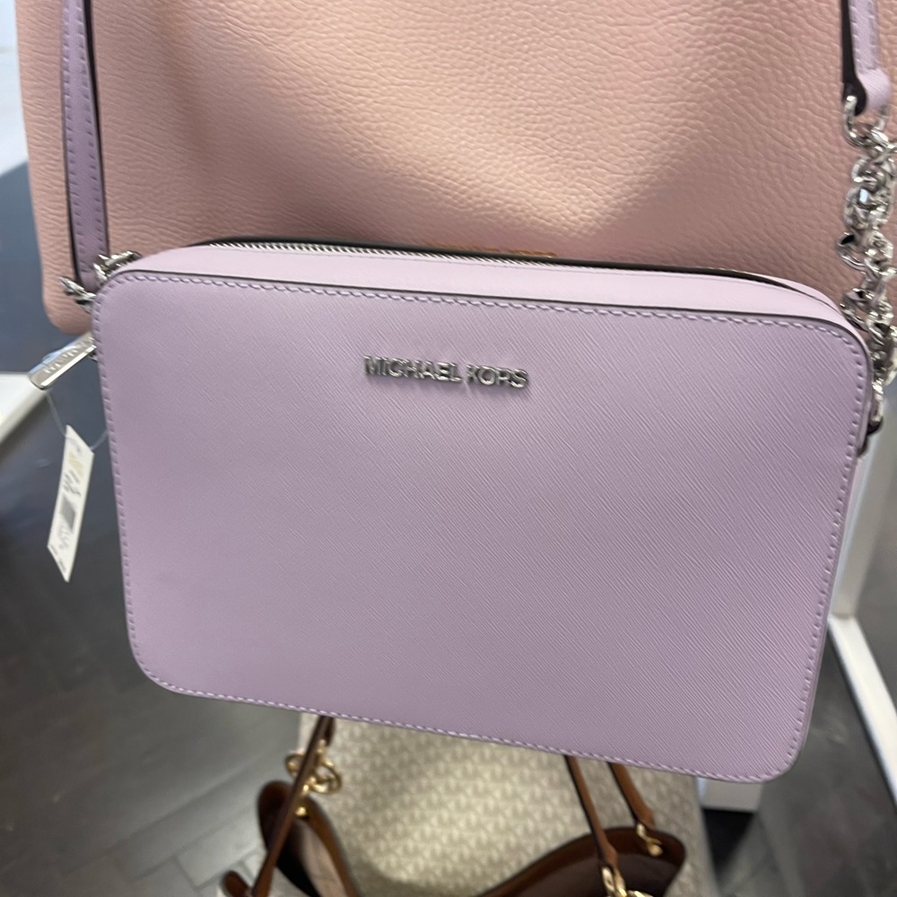 MICHAEL KORS Jet Set Large Saffiano Leather EW Crossbody Bag
Light Quartz
NWT - Picture 10 of 16